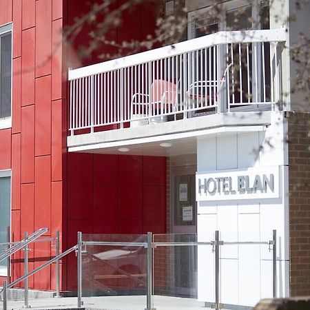 Hotel Elan YYC Exteriör bild