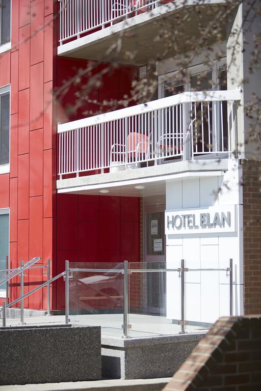 Hotel Elan YYC Exteriör bild