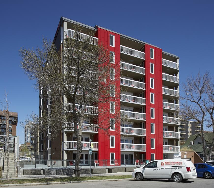 Hotel Elan YYC Exteriör bild
