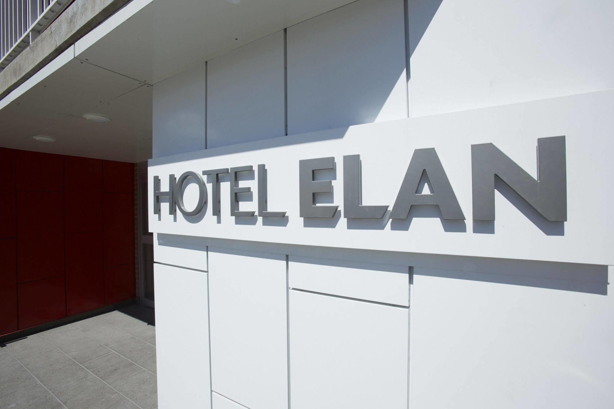 Hotel Elan YYC Exteriör bild