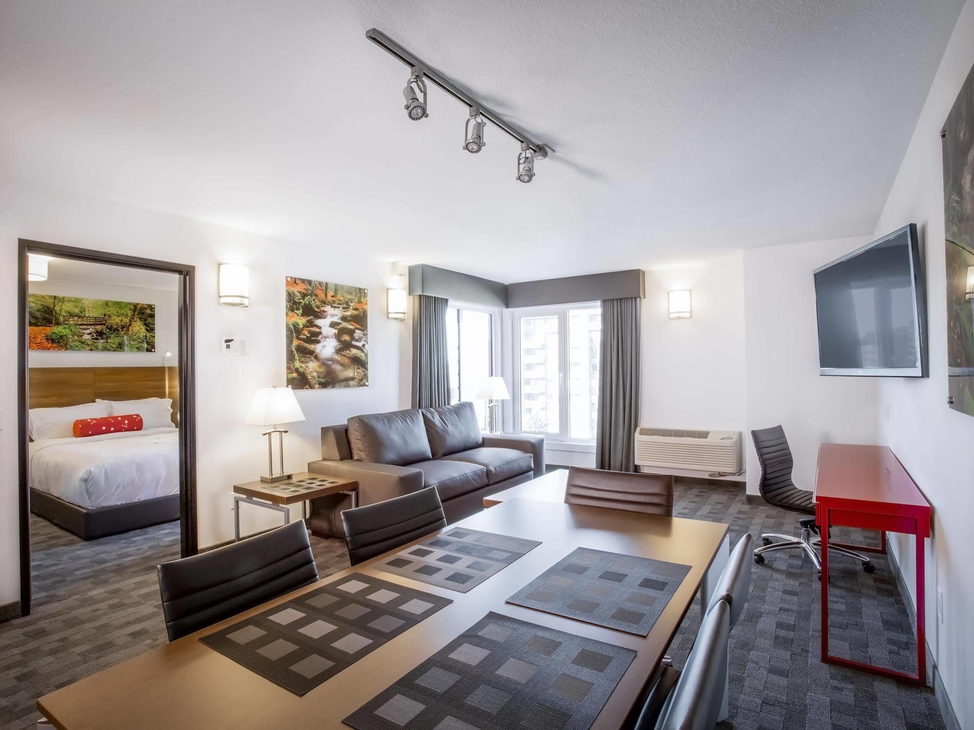 Hotel Elan YYC Exteriör bild